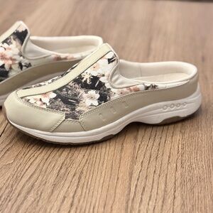 Easy Spirit Travel Time Fashion Mules Women’s Shoes Color White Floral Size